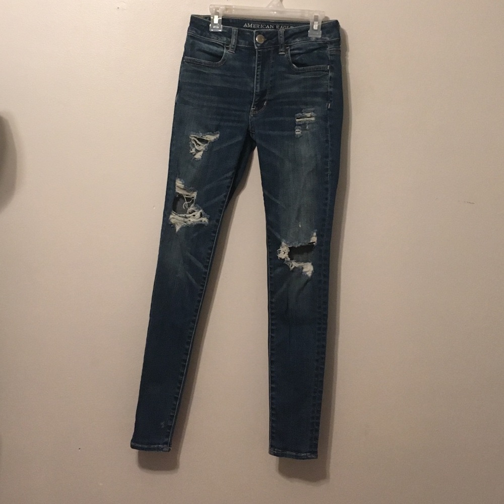 AEO - Size 2R - Distressed Hi-Rise Jegging